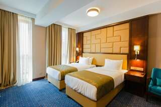 Отель KMM Hotel Тбилиси Двухместный номер «Панорама» с 2 отдельными кроватями К услугам гостей терраса или балкон.-5