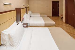 Отель KMM Hotel Тбилиси Стандартный трехместный номер-1